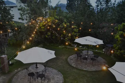 Garden seating shown on iHeart Cafe’s official website